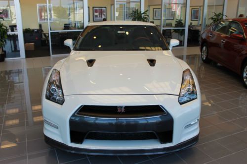 2014 nissan gt-r black edition coupe 2-door 3.8l