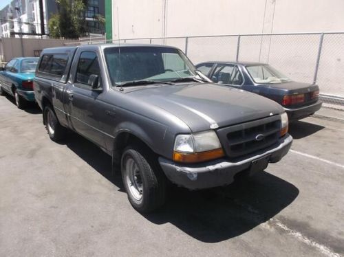 Ford ranger 2000 --5 speed, runs good!