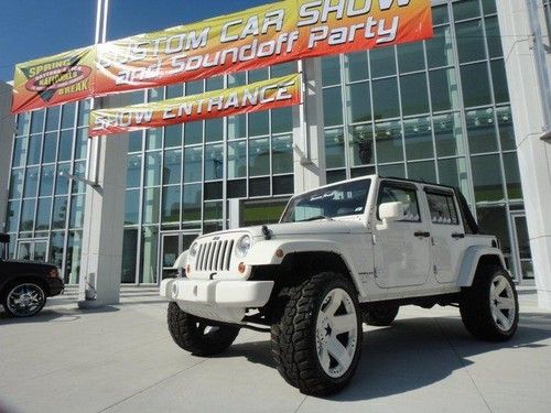 2007 custom jeep wrangler 4-door lifted,24inch rims,sound system,ipad, etc...!!!