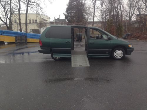 Van  wheelchair handicap dodge grand caravan se braun side  ramp low miles