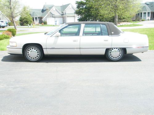 1996 cadillac deville base sedan 4-door concours model 4.6l