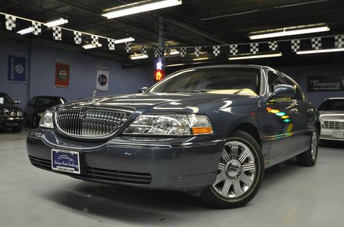 2005 lincoln town car signature limited sedan 4-door 4.6l 1- owner low miles