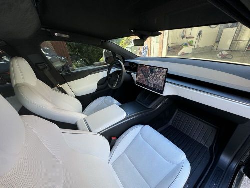 2023 tesla model x plaid