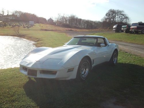 1981 chevrolet corvette auto low 71k nice car!! low reserve!!