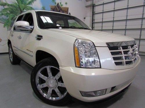 2008 cadillac escalade,diamond white,navi,power boards,every option,like new !!!