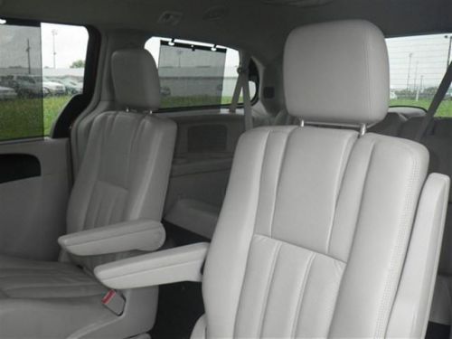 2011 chrysler town & country touring-l