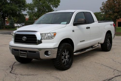 2007 toyota tundra sr5 v8  white /big wheels