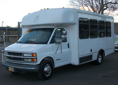 2000 chevrolet express handicap shuttle van with electric wheelchair lift