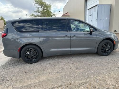 2023 chrysler pacifica plug-in hybrid touring l