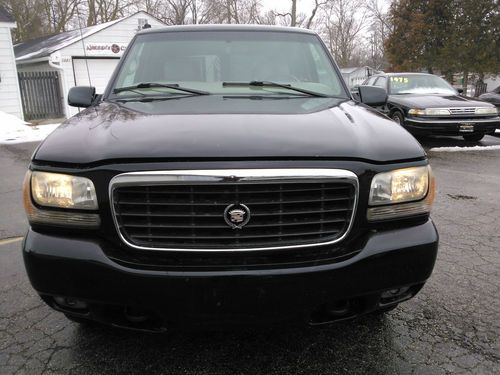 2000 cadillac escalade,4x4,runs excellent,serviced,no reserve.