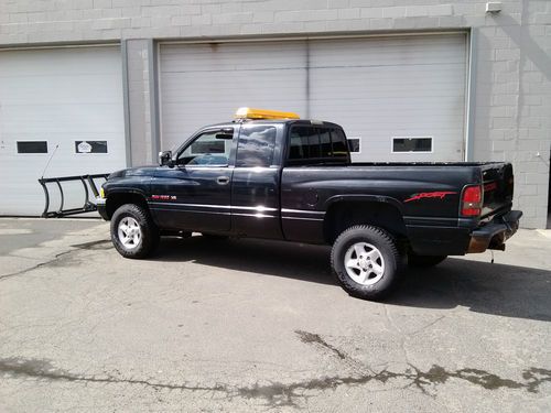 1997 dodge ram sport 1500 4x4 with 7'6" sno way plow