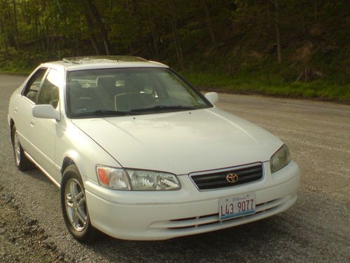 2000 toyota camry le sedan 4-door 2.2l