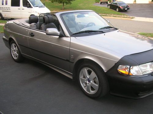Saab 9-3 se convertible 2.0l (1) one owner 27,950 miles a must see great price