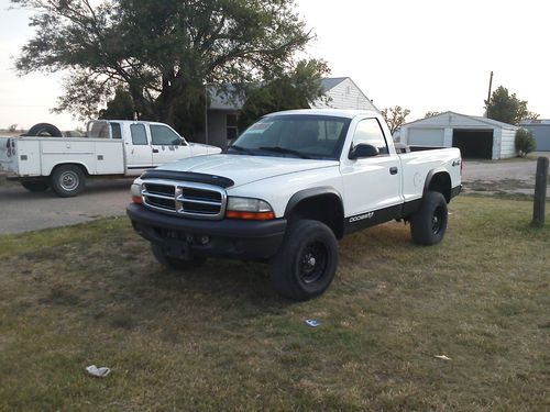 2004 dodge dakota sxt standard cab pickup 2-door 3.7l 4x4