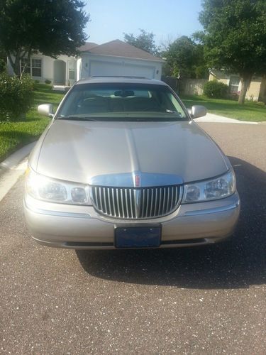 2000 lincoln town car signature sedan 4-door 4.6l