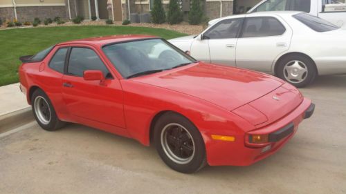 1983 porsche 944 : 5 speed manual, limited slip differential, 83,298 miles