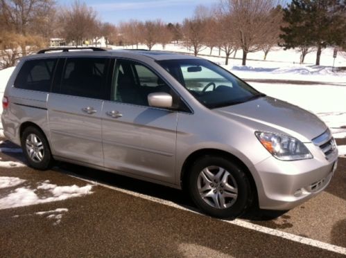 2005 honda odyssey ex-l   loaded. navigation. dvd. moonroof. heated leather