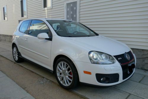 2006 volkswagen gti base hatchback 2-door 2.0l very low miles