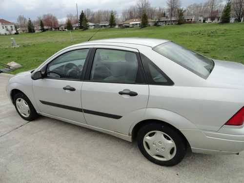 2003 ford focus lx 4 door 5-speed