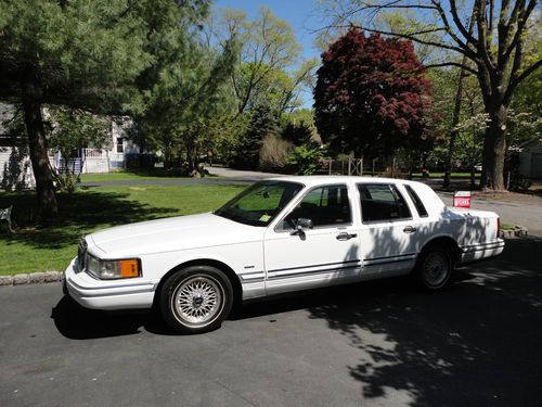 Lincoln town car