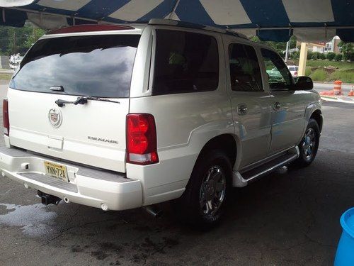 2006 pearl white  cadillac escalade base sport utility 4-door 6.0l