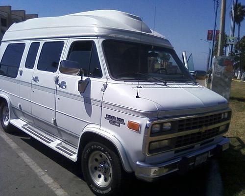 1993 chevrolet g20 van extra clean.