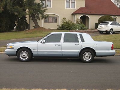 1997 lincoln town car signature original 58k miles non smoker clean no reserve!