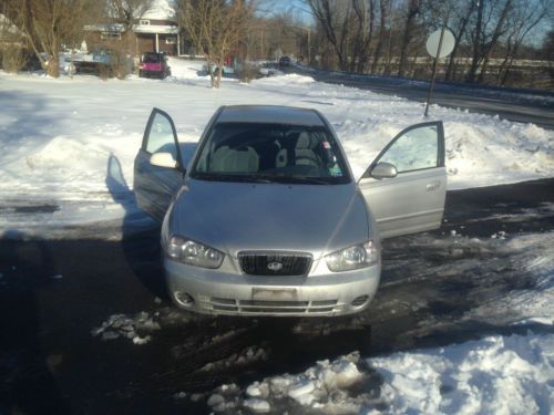 Hyundai elantra low miles manual 2.0l super clean no issue tuned up