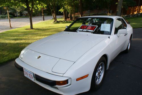 1983 porsche 944 base coupe 2-door 2.5l