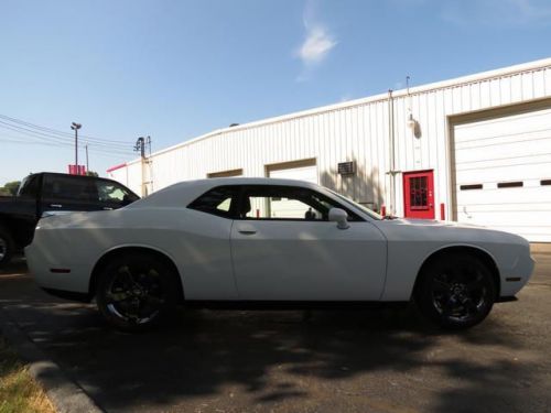 2014 dodge challenger sxt