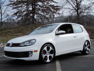 Volkswagen gti 2011 autobahn edition loaded nav roof 6-spd like new shape a+