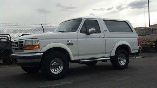 1995 ford bronco xlt...4x4..rust free...clean carfax !!!!!!!