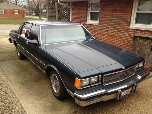 1986 chevrolet caprice clasic  5.0l v8, very low miles!