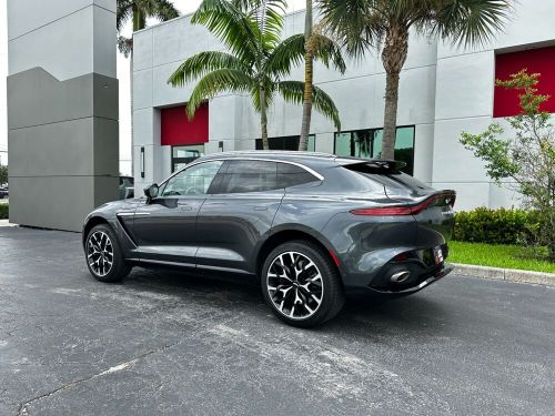 2021 aston martin dbx