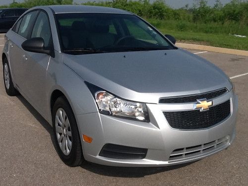 2011 chevrolet cruze ls cloth auto