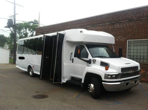 2005 chevrolet turtle top signature party bus