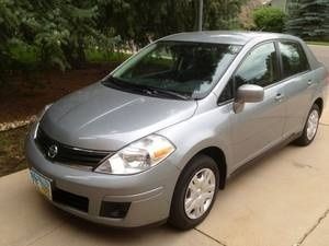 2010 nissan versa s sedan 4-door 1.8l