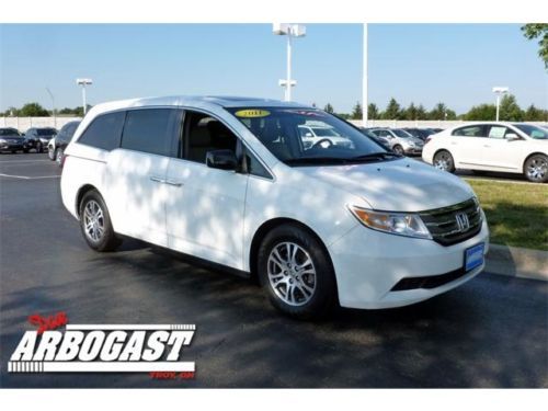 Seats 8 - navigation - pwr/htd leather - sunroof - backup camera - one owner