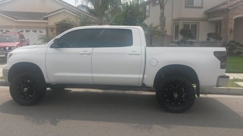 2008 toyota tundra crew-max 5.7l v-8 *low miles lots of extras