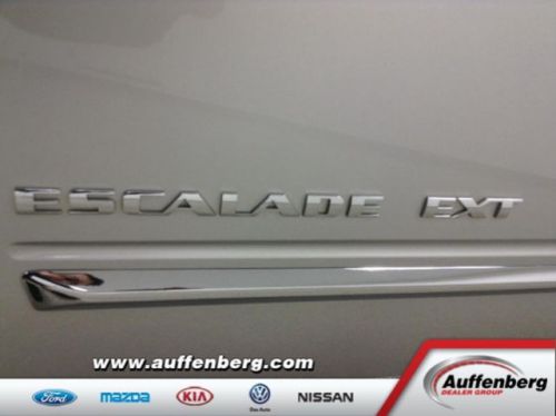 2011 cadillac escalade ext base