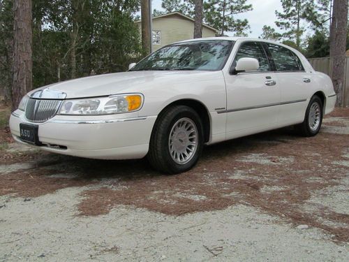 2001 lincoln town car cartier sedan 4-door 4.6l