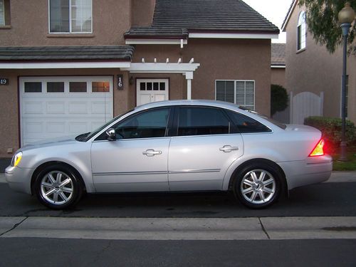 2005 ford five hundred limited sedan 4-door 3.0l, silver w/ black leather seats.