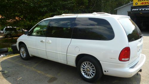 2000 town country power seat! keyless very clean!