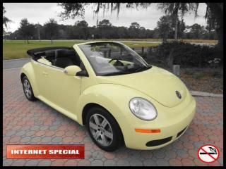 2006 volkswagen new beetle convertible 2dr 2.5l auto wheels freeyellow flower