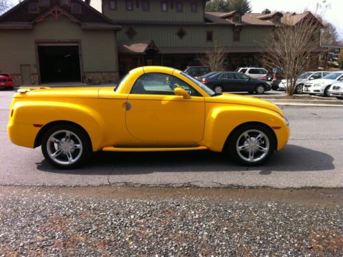 2004 chevrolet ssr base convertible 2-door 5.3l