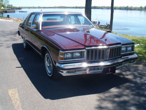 1979 pontiac bonneville 4dr sedan,v8 motor,47k garage kept clean car,look!!!