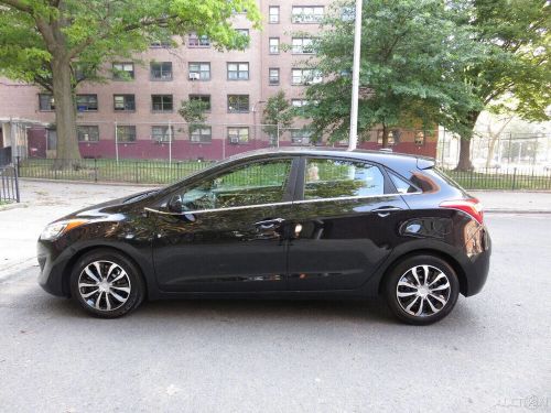 2016 hyundai elantra base 4dr hatchback 6a