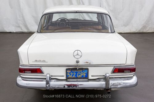 1967 mercedes-benz 200