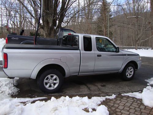 2002 nissan frontier xe extended cab pickup 2-door 2.4l