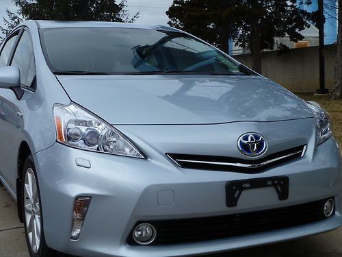 2012 toyota prius v leather navigation** best deal on ebay**      call eugene (2